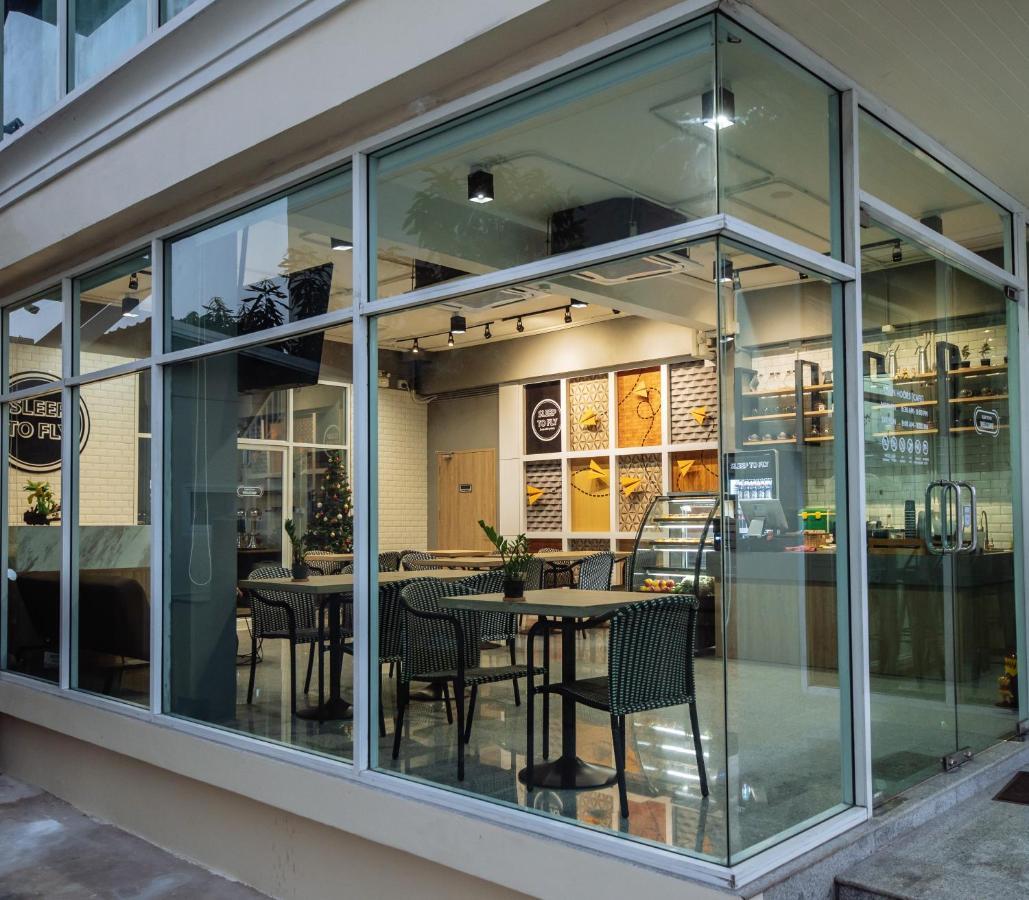 Sleep To Fly Hotel & Hostel Suvarnabhumi Airport Bangkok Exterior foto